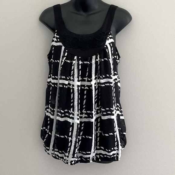 Wrapper Tops - Wrapper, size M, black and white sleeveless blouse, EUC